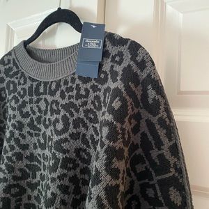 NWT Abercrombie and fitch size Xl woman’s sweater.